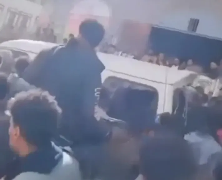 استنفار قبلي ومجتمعي في إب: شبان يحبطون محاولة اختطاف حوثية لثلاث فتيات وسط الشارع العام - [فيديو]
